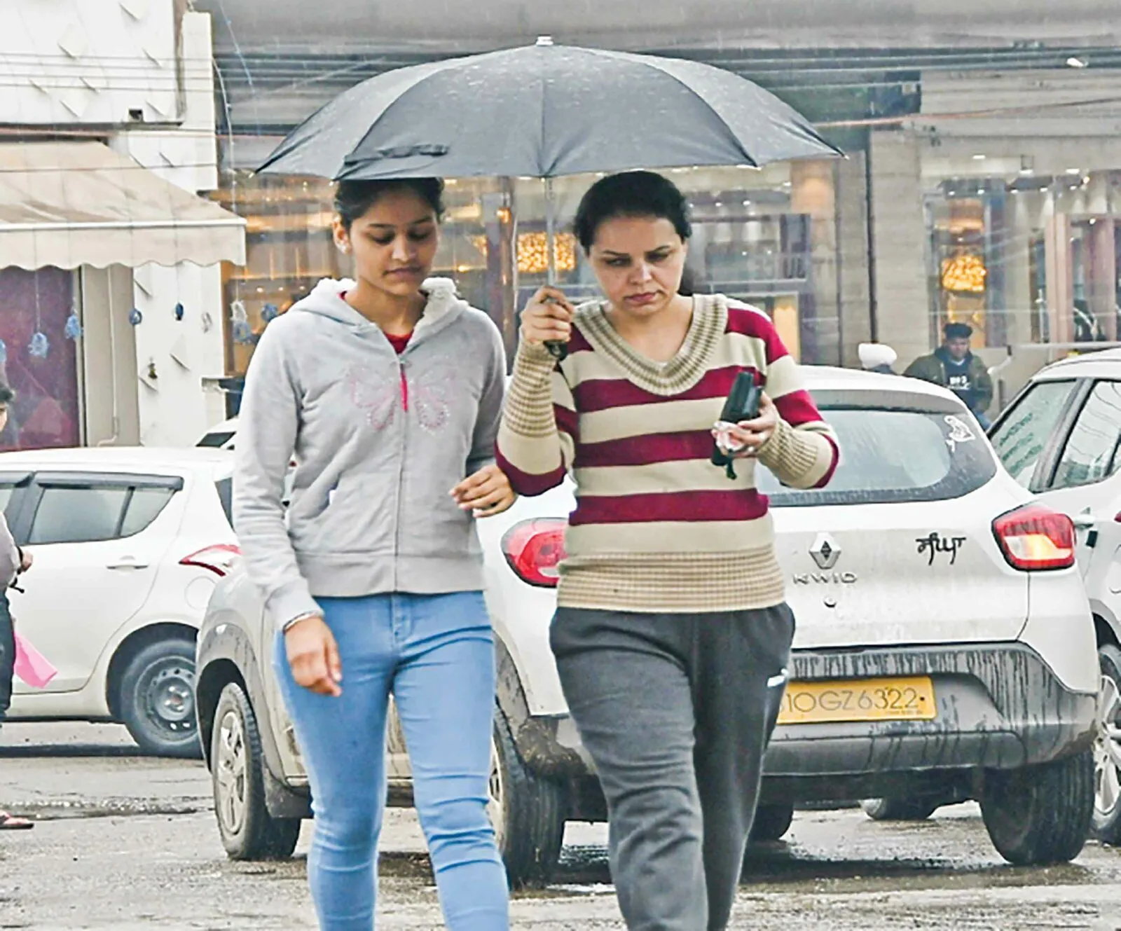 लुधियाना : प्रदेश में तेज हवाओं व बूंदाबांदी का दौर जारी
