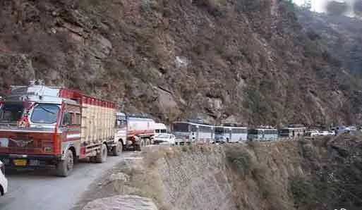 श्रीनगर-जम्मू राष्ट्रीय राजमार्ग चार दिनों बाद फिर से खुला