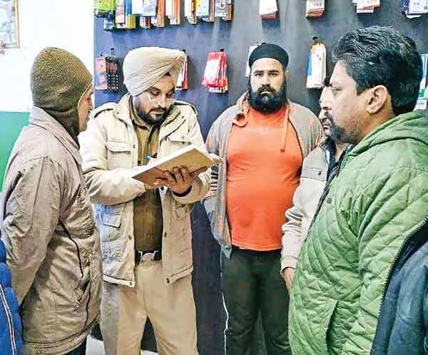 लुधियाना : दुकान में घुसे चोर, 15 लाख के मोबाइल लेकर फरार