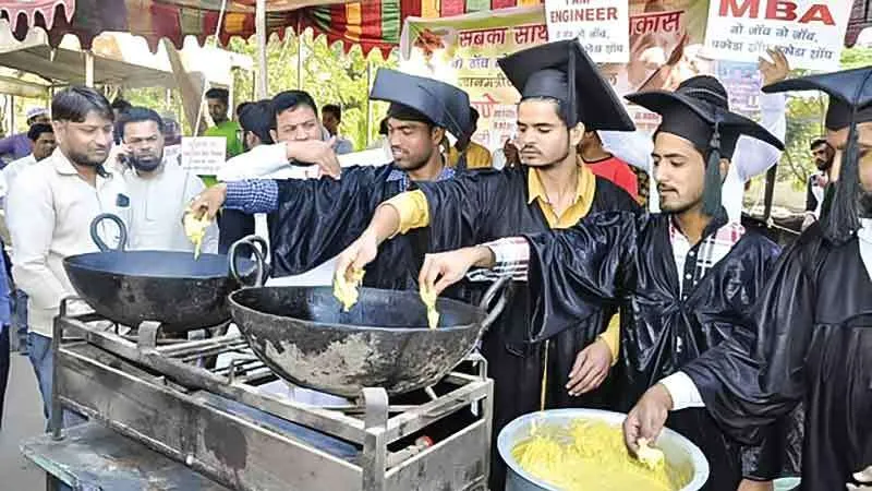 सरकारी चुप्पी ले रही बेरोजगार युवाओं की जान!