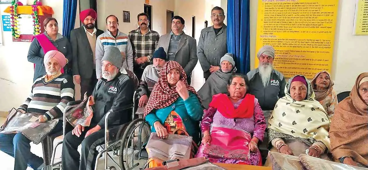 पटियाला : सिविल सर्जन ने वृद्ध आश्रम में बुजुर्गों के साथ मनाया नववर्ष