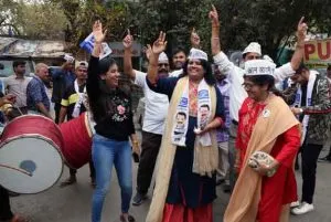 aap workers celebration 02 - Sach Kahoon news
