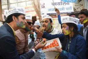 aap workers celebration 01 - Sach Kahoon news