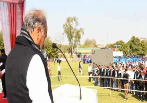 गहलोत ने स्कूली बच्चों को निरोगी राजस्थान का संकल्प घर-घर पहुंचाने की दिलाई शपथ