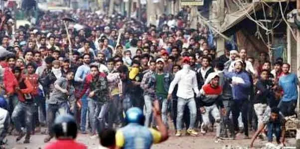 CAA विरोध के नाम पर जाफराबाद में हिंसा