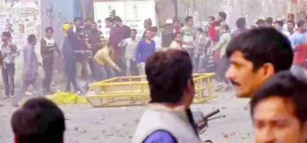 CAA: के खिलाफ जफराबाद मेट्रो के नीचे की सड़क पर प्रदर्शन, सड़क-मेट्रो बंद