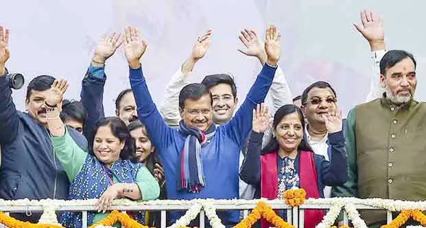16 को रामलीला मैदान में सीएम पद की शपथ लेंगे केजरीवाल