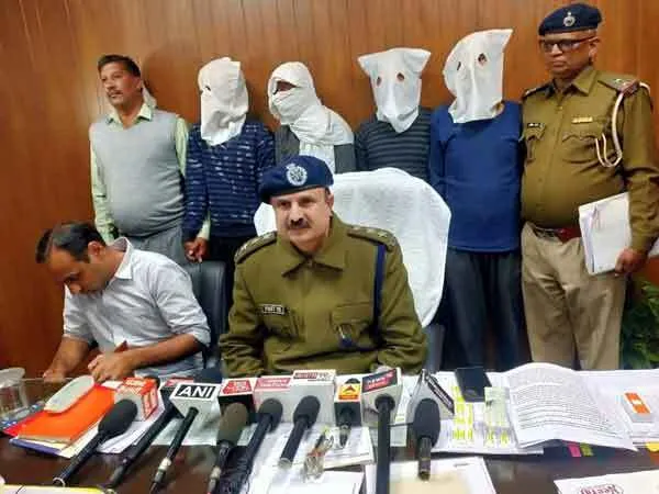 गन प्वायंट पर किरयाना व्यापारी से की थी लूट, चार आरोपी धरे