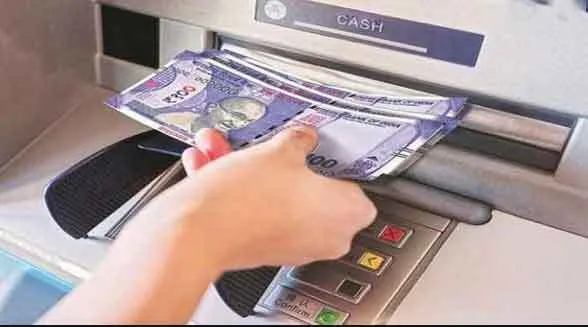 एसडीएम के बैंक खाते से धोखाधड़ी करके निकाले 37 हजार