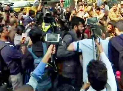 जामिया छात्रों को यूपी भवन से हिरासत में लिया