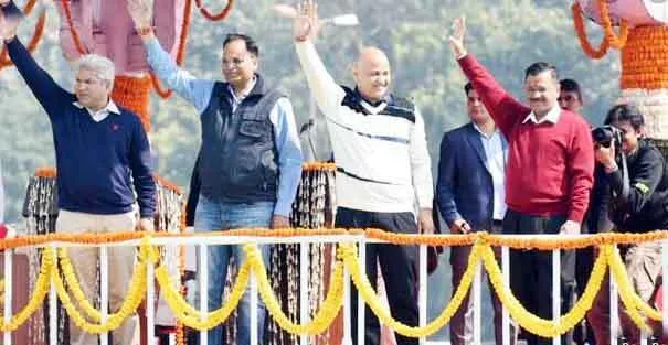 Delhi: सामाजिक कार्यकर्ता से सफल राजनेता बने केजरीवाल