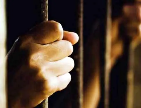 पांच लोगों की आत्महत्या मामले में पुलिसकर्मियों सहित छह लोग दोषी करार