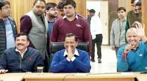 दिल्ली सीएम केजरीवाल समेत 7 मंत्रियों ने कार्यभार संभाला
