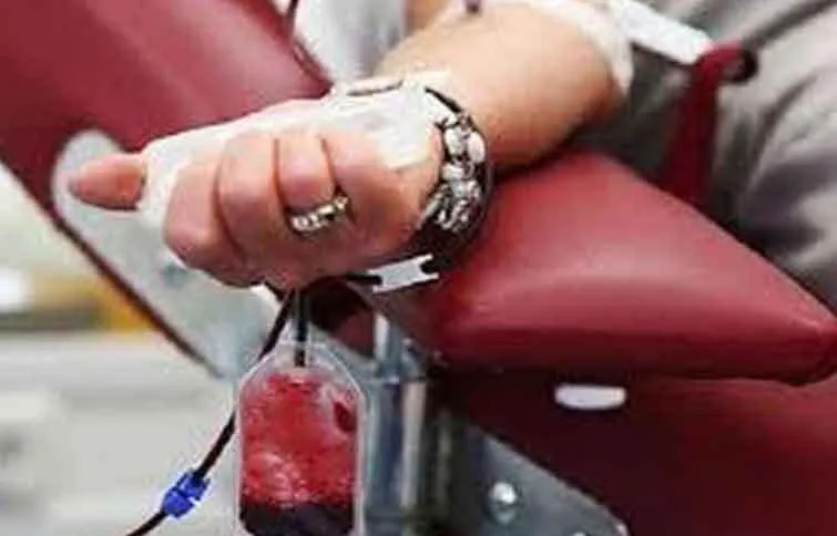 Humanity : रक्तदान कर जीवन बचा रहे चंडीगढ़ के डेरा अनुयायी