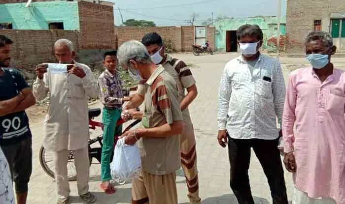कोरोना के खिलाफ जंग में उतरे डेरा अनुयायी