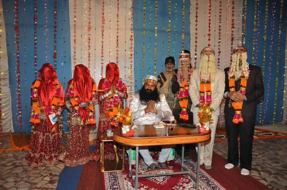 वेश्याओं को बनाया बेटियां और करवाई उनकी शादियां