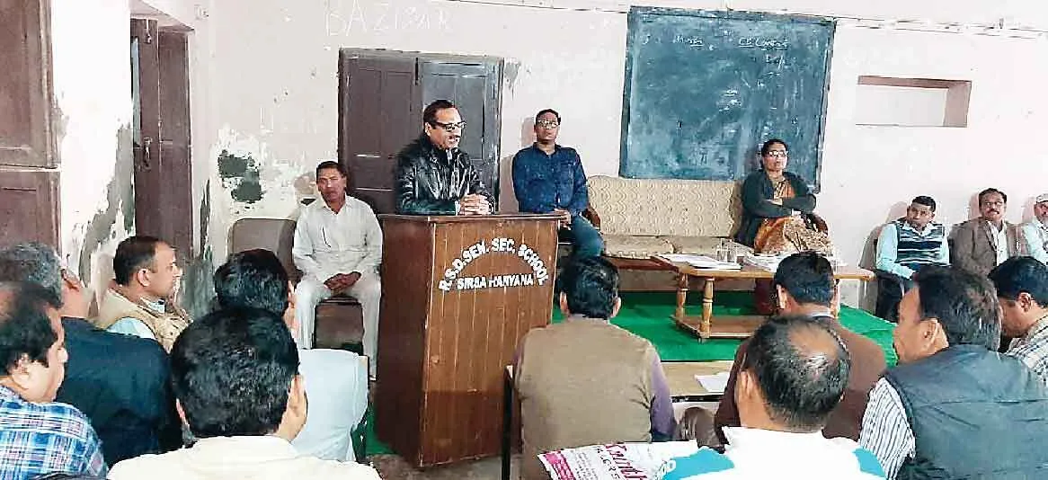 सख्ती: चेकिंग के बिना परीक्षा में नहीं बैठेगा विद्यार्थी
