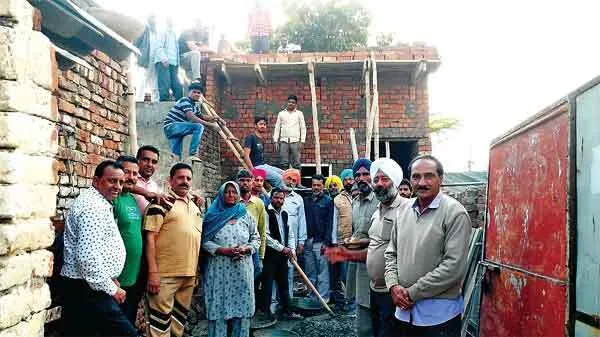 साध-संगत ने जरूरतमंद परिवार को बनाकर दिया ‘आशियाना’