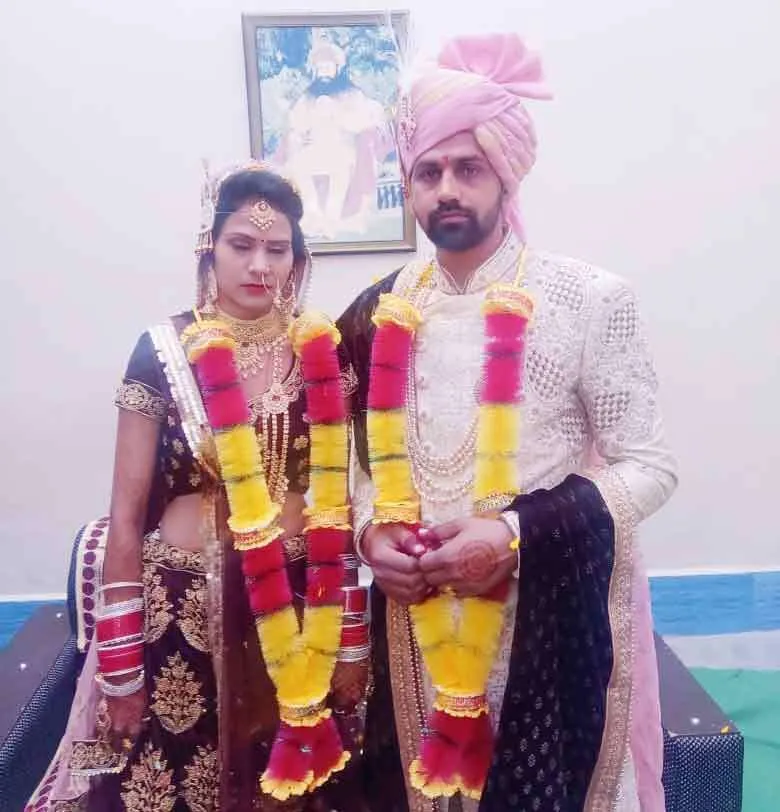 कोरोना के खिलाफ जंग में मदद: मुर्कर तिथि से चार दिन पहले बिना भीड़-भाड़ सादगी से हुई शादी