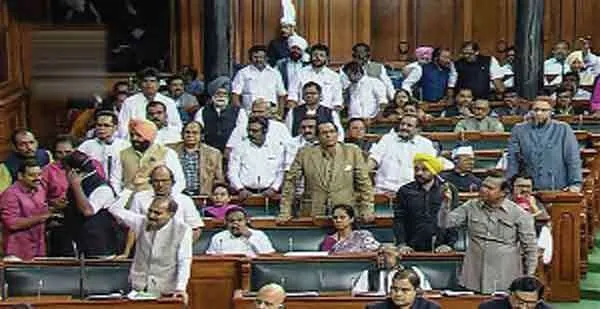 संसद की गरिमा को ठेस पहुंचाना शर्मनाक