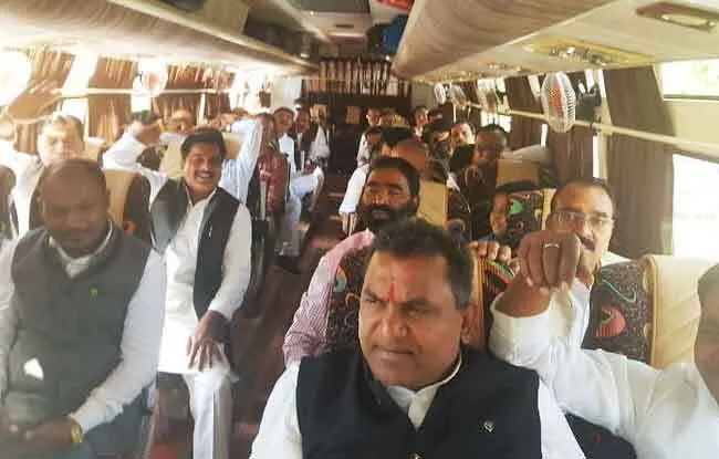 म. प्र के बागी कांग्रेस विधायकों ने विस अध्यक्ष के समक्ष पेश होने से किया इन्कार