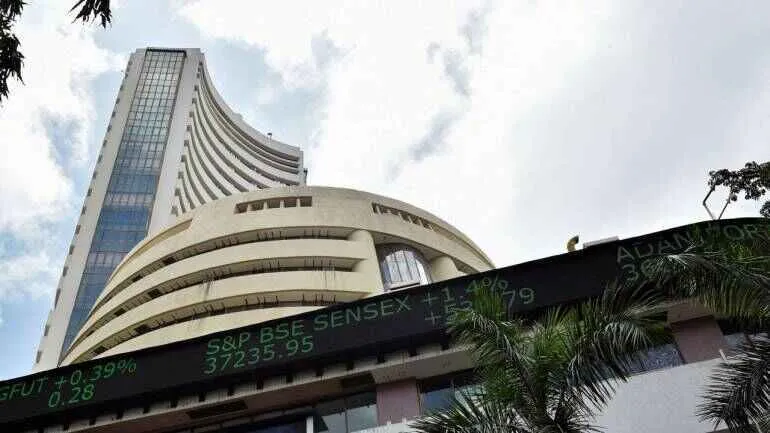 शेयर बाजार में सुनामी,सेंसेक्स और निफ्टी में कारोबार रोका गया