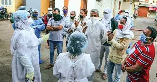 कोरोना संकट झेलते डॉक्टर एवं चिकित्साकर्मी