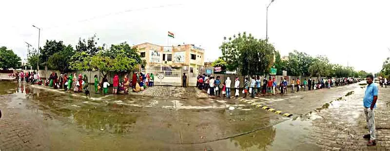 कोरोना से मरे या ना मरें, पर भूख हमें जरूर मार देगी…