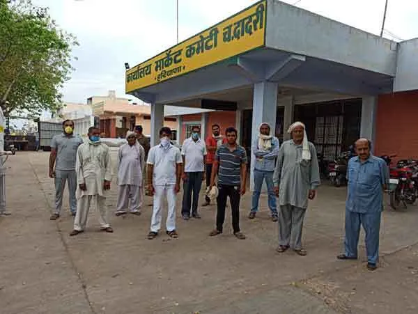 गेहूं की सरकारी खरीद नहीं करेंगे आढ़ती, किसान बैरंग लौटे