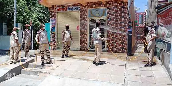 ग्रीन एस सेवादारों ने किया अनेक स्थानों पर हाईपोक्लोराईड स्प्रे