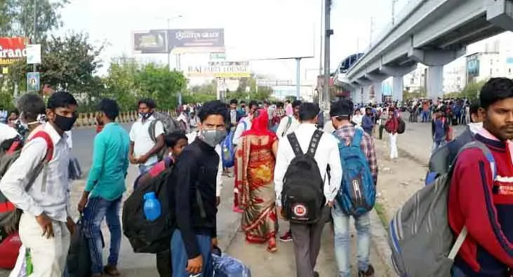 राहत की घोषणा के बावजूद मजदूरों का पलायन जारी
