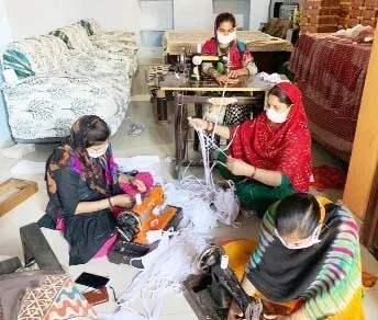ग्रामीण महिलाओं ने बनाये करीब दो करोड़ मास्क