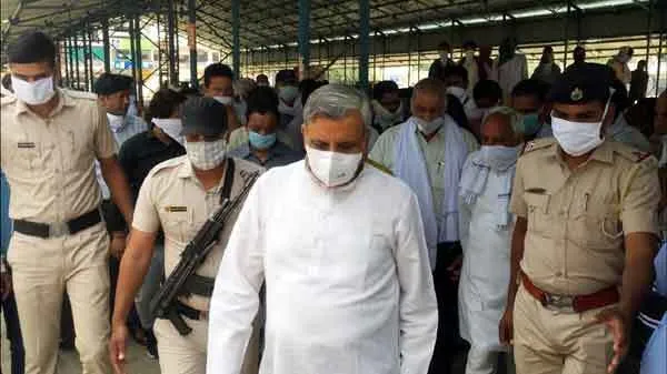 बारिश से मंडी में भीगी फसल सरकार की, खेत में भीगी तो बीमा कंपनी देगी मुआवाजा : दलाल