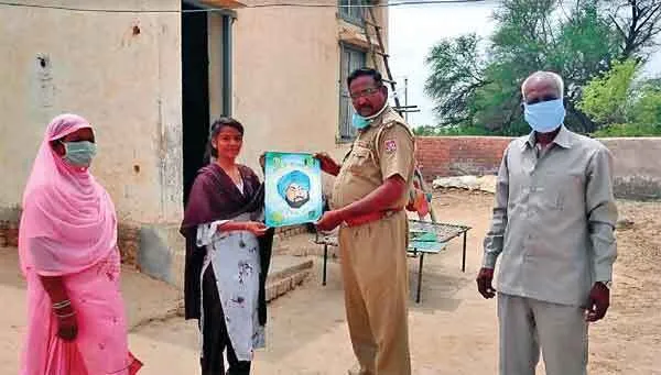 अपनी कला से पेंटिंग बनाकर कोरोना के प्रति लोगों को जागरूक कर रही ‘उषा इन्सां’