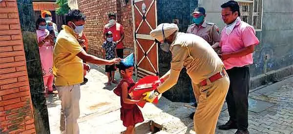 पंजाब पुलिस ने घर जाकर ‘नन्ही परी’ को दिया जन्मदिन का तोहफा