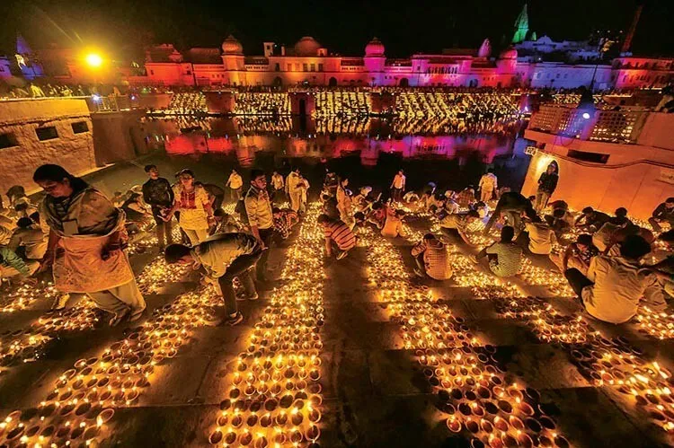 दीये जलाने की प्रेरणा से कोरोनामुक्ति का संकल्प