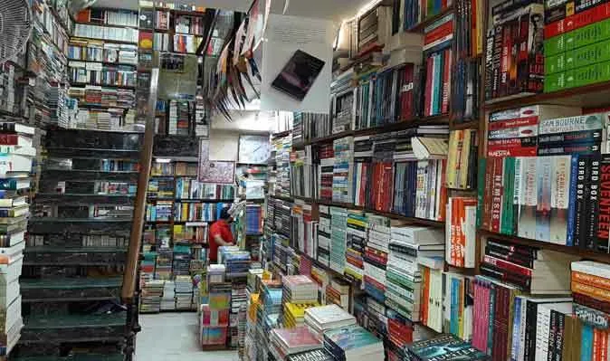 किताबों की दुकानें खोलने का समय निर्धारित