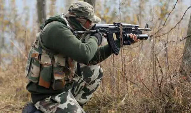 शोपियां में सुरक्षाबलों के साथ मुठभेड़ में आतंकवादी ढेर