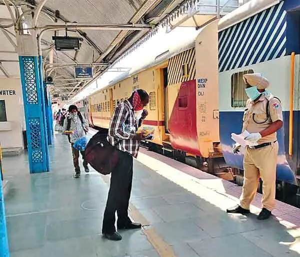 संगरूर से यूपी के आजमगढ़ के 166 निवासियों को किया रवाना