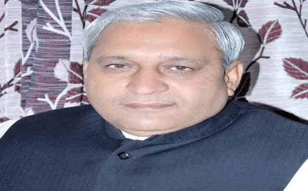 डिप्टी स्पीकर ने 11 पंचायतों को सौंपे एक-एक लाख के चेक
