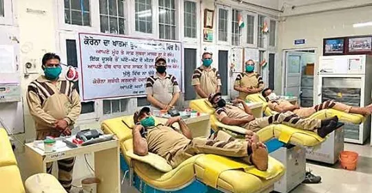 आंधी और बारिश भी न रोक सके डेरा श्रद्धालुओं का रास्ता