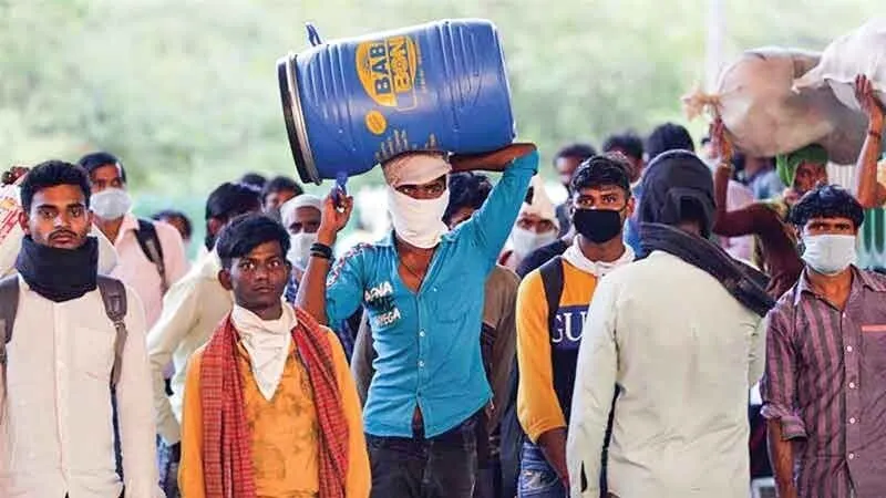 देशी मजदूरों पर डॉलर संस्कृति का चलता बुलडोजर
