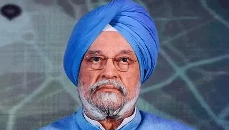 सोशल डिस्टैंसिंग के दोहरे मापदंड