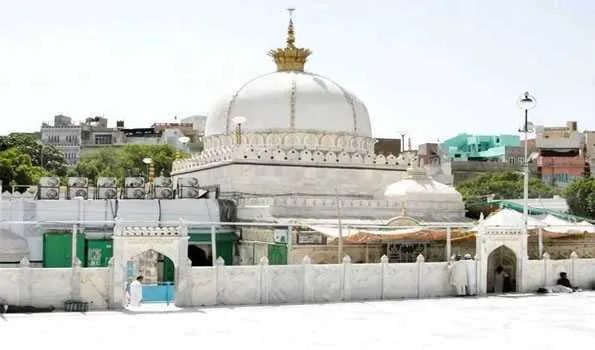 ख्वाजा की दरगाह में शादियाने बजाने का विवाद गहराया