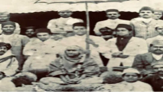लता ने शेयर की पिता की 98 साल पुरानी तस्वीर