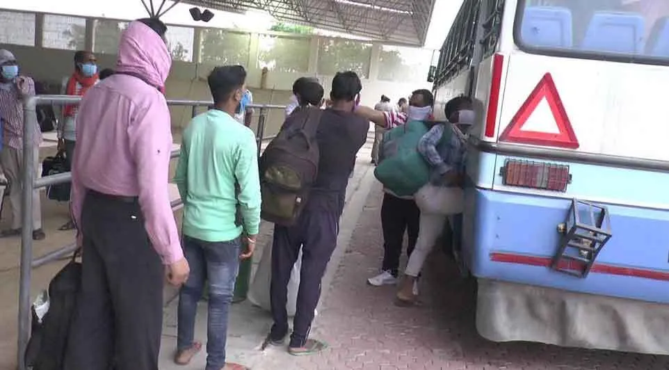 हरियाणा: 800 प्रवासी मजदूरों को उत्तरप्रदेश के लिए किया रवाना