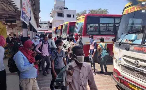 25 बसों में 827 प्रवासी श्रमिकों को भेजा बुलंदशहर