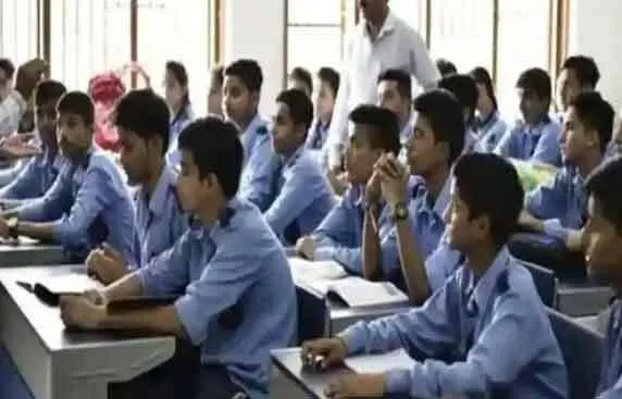 निजी स्कूल केवल लेंगे ट्यूशन फीस
