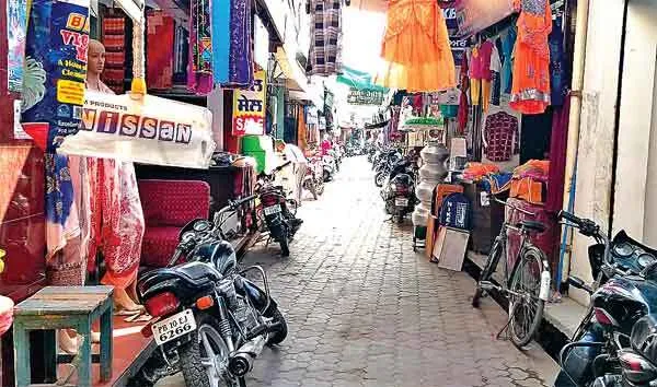 कोरोना/लॉकडाऊन। दुकानें खुली, ग्राहक गायब