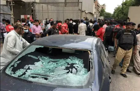 कराची में शेयर बाजार में आतंकी हमला, 5 लोगों की मौत